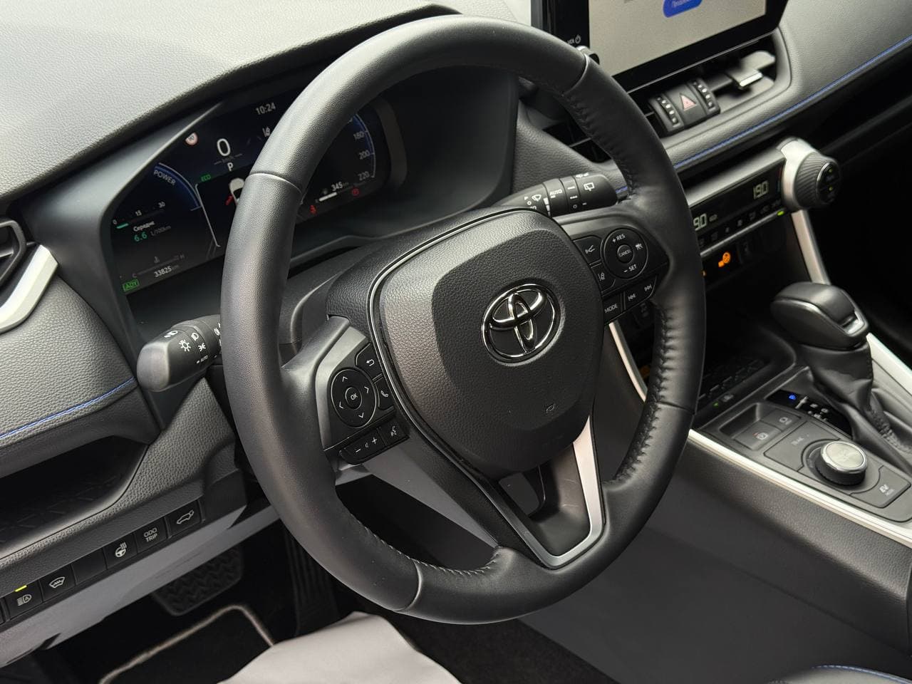 Toyota RAV4 — фото 8