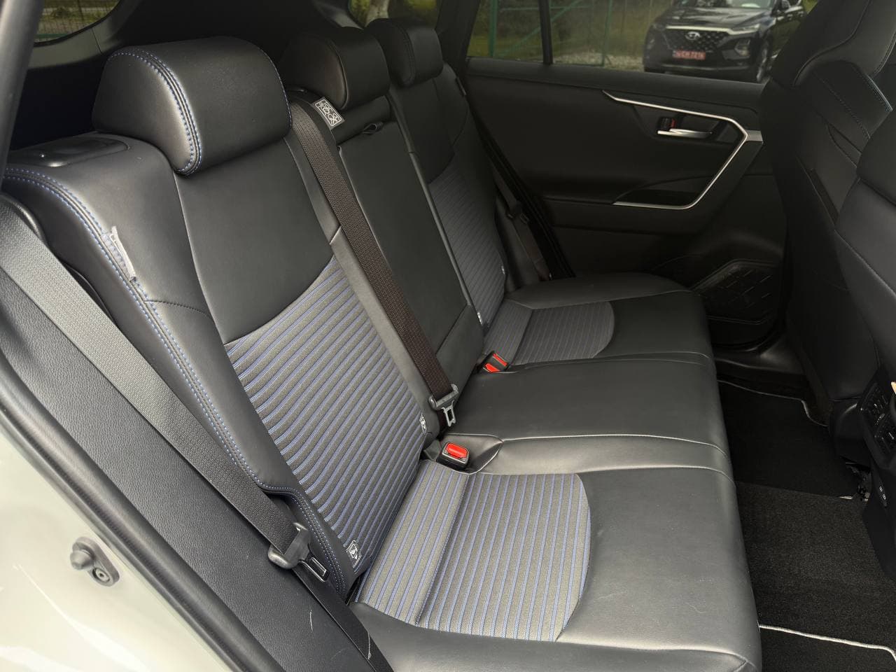 Toyota RAV4 — фото 19