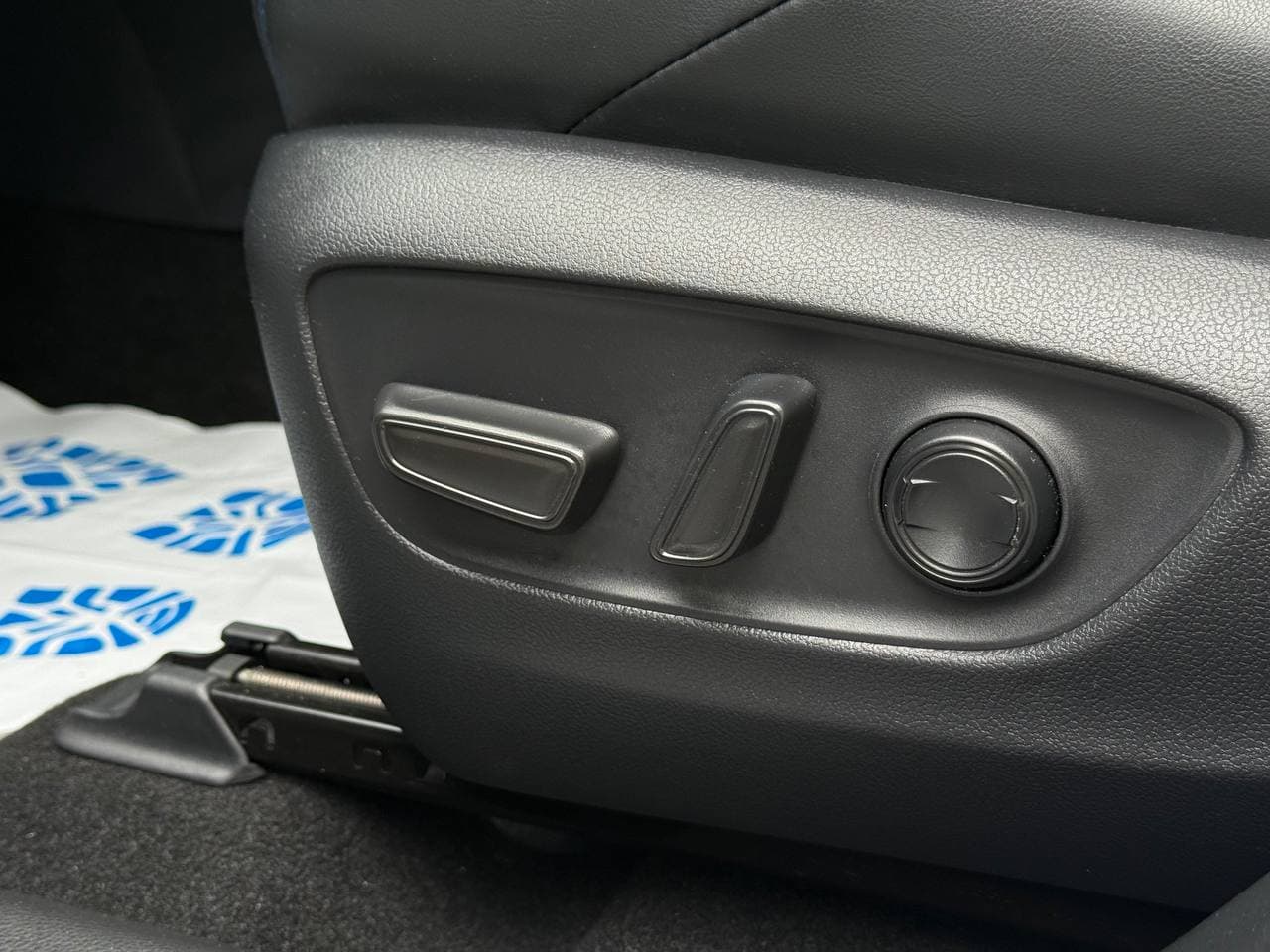 Toyota RAV4 — фото 12