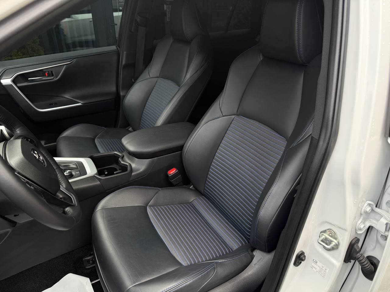 Toyota RAV4 — фото 13