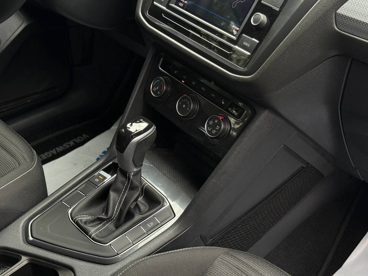 Volkswagen Tiguan — фото 14