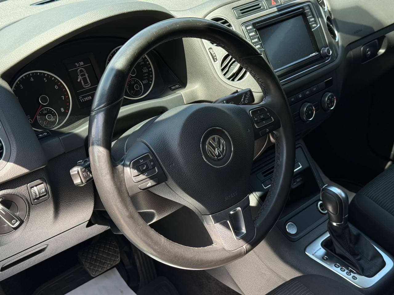 Volkswagen Tiguan SE — фото 7