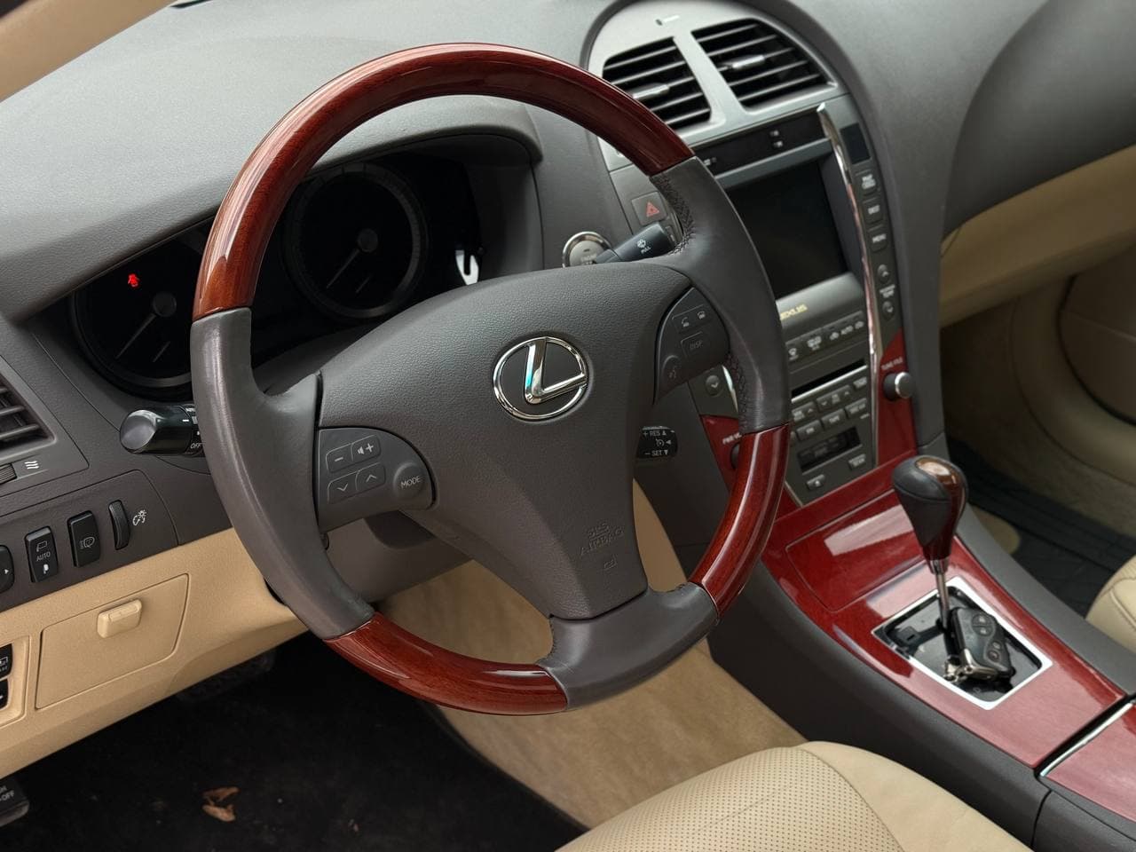 Lexus ES350 — фото 15