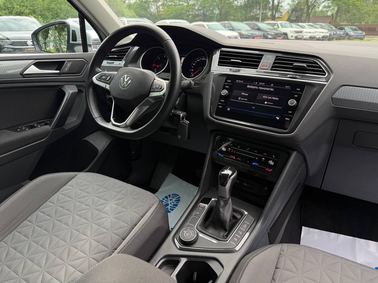 Volkswagen Tiguan — фото 15