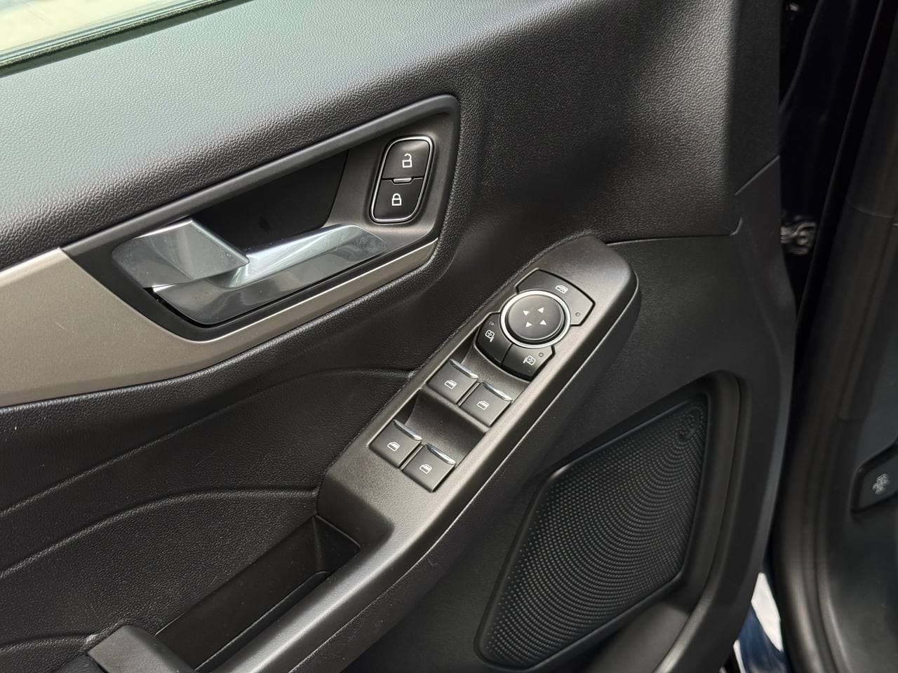 Ford Escape SE — фото 19