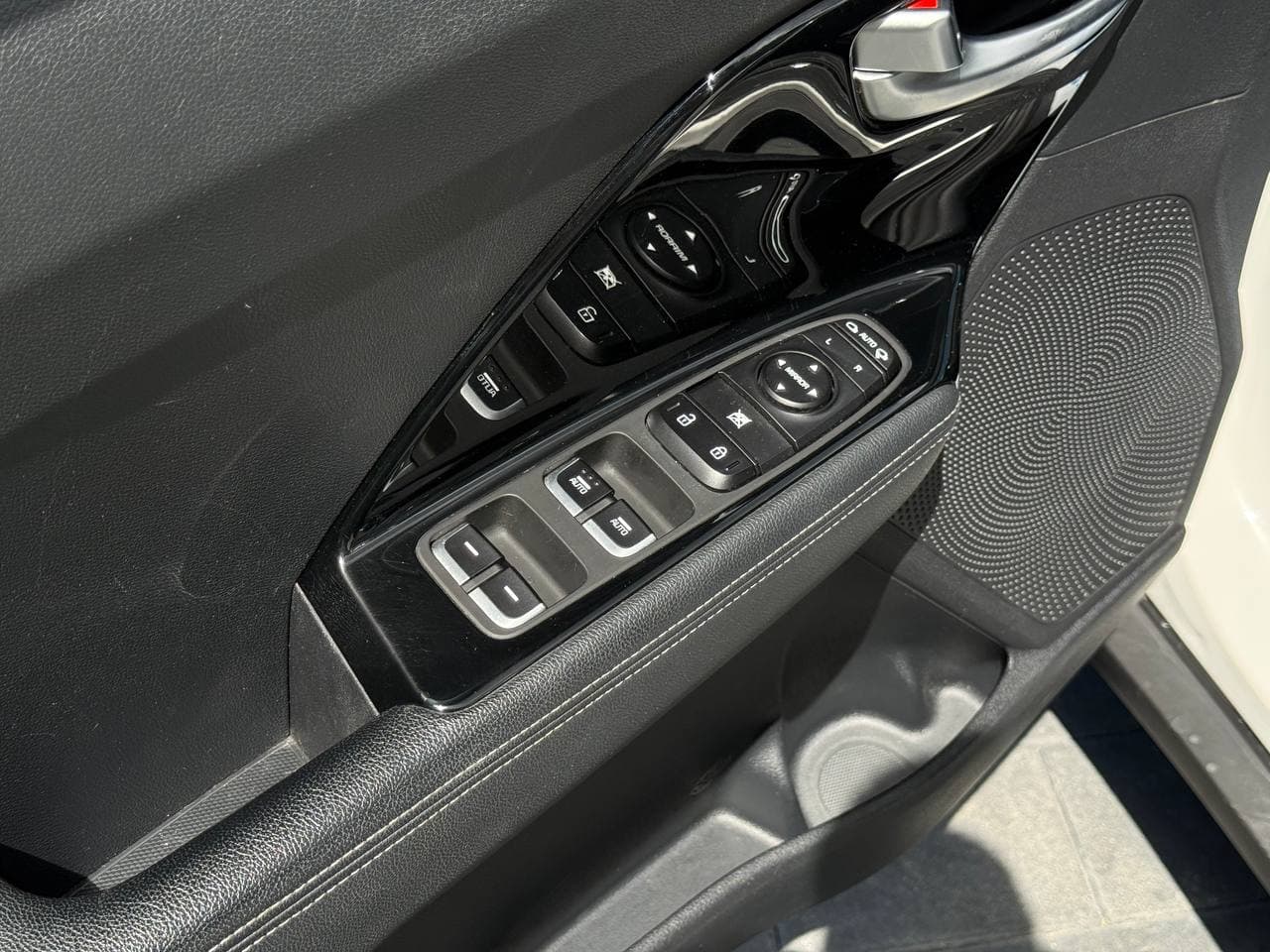 Kia Niro Plug-in hybrid — фото 7