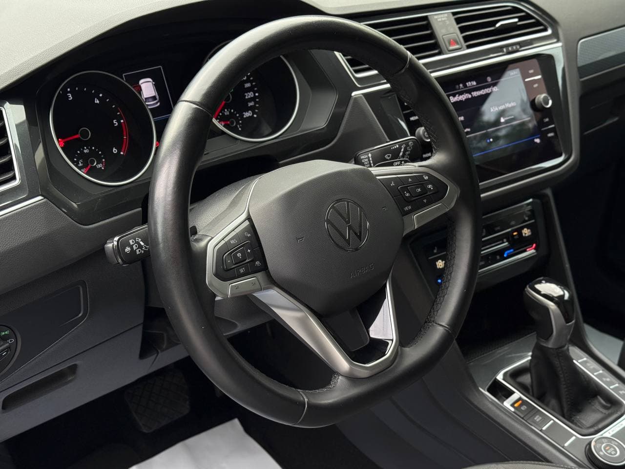 Volkswagen Tiguan — фото 8