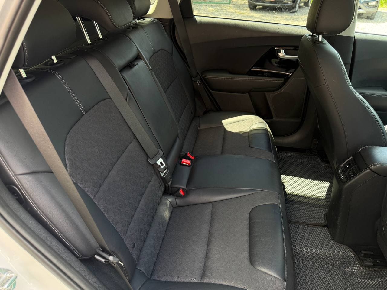 Kia Niro Plug-in hybrid — фото 15