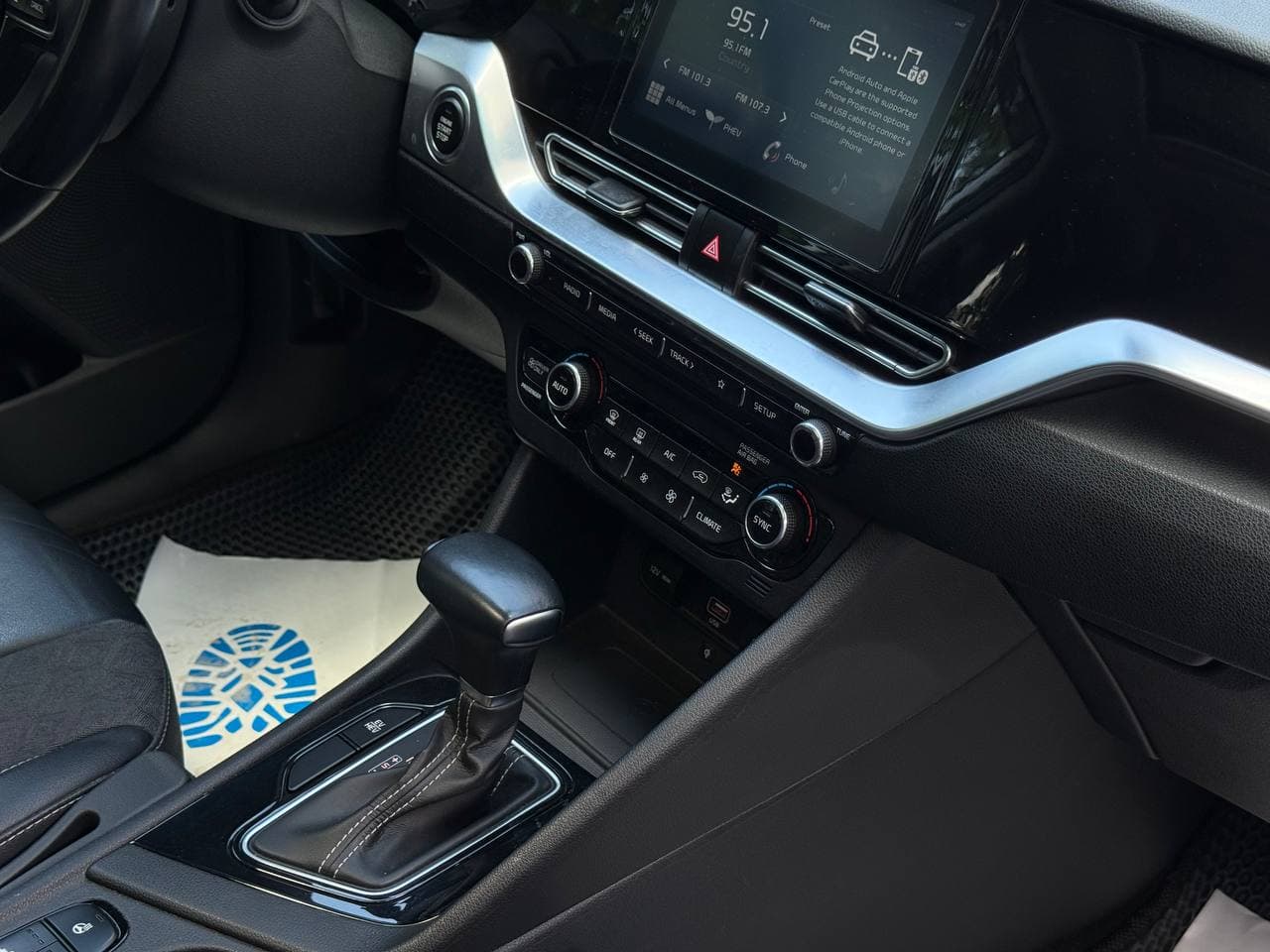 Kia Niro Plug-in hybrid — фото 11