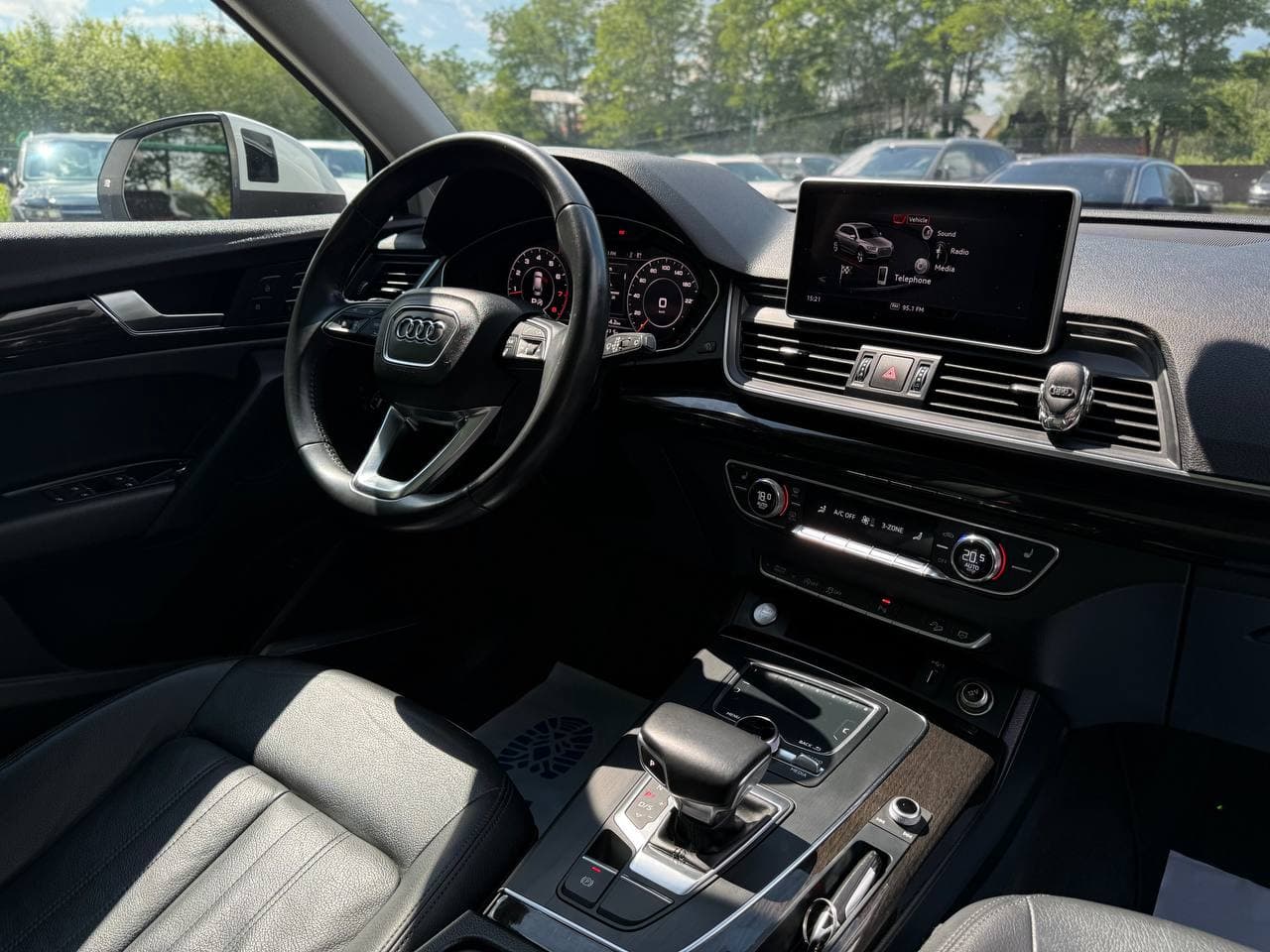 Audi Q5 Premium Plus — фото 11