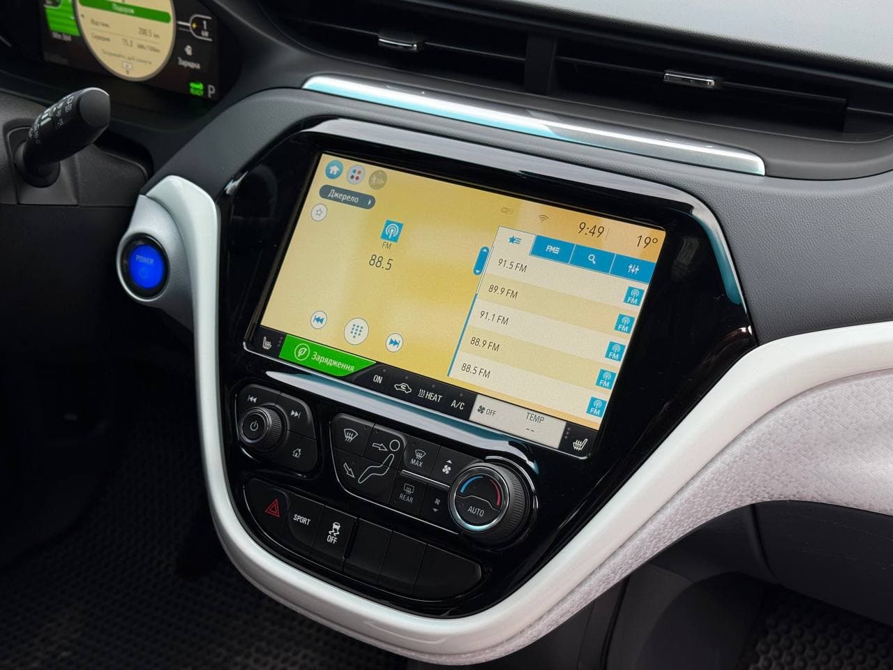 Chevrolet Bolt EV — фото 11