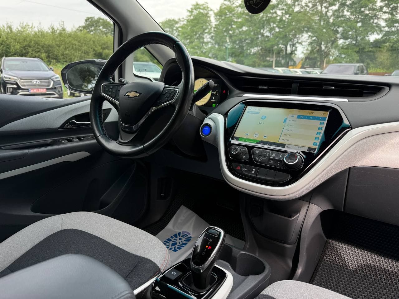 Chevrolet Bolt EV — фото 12