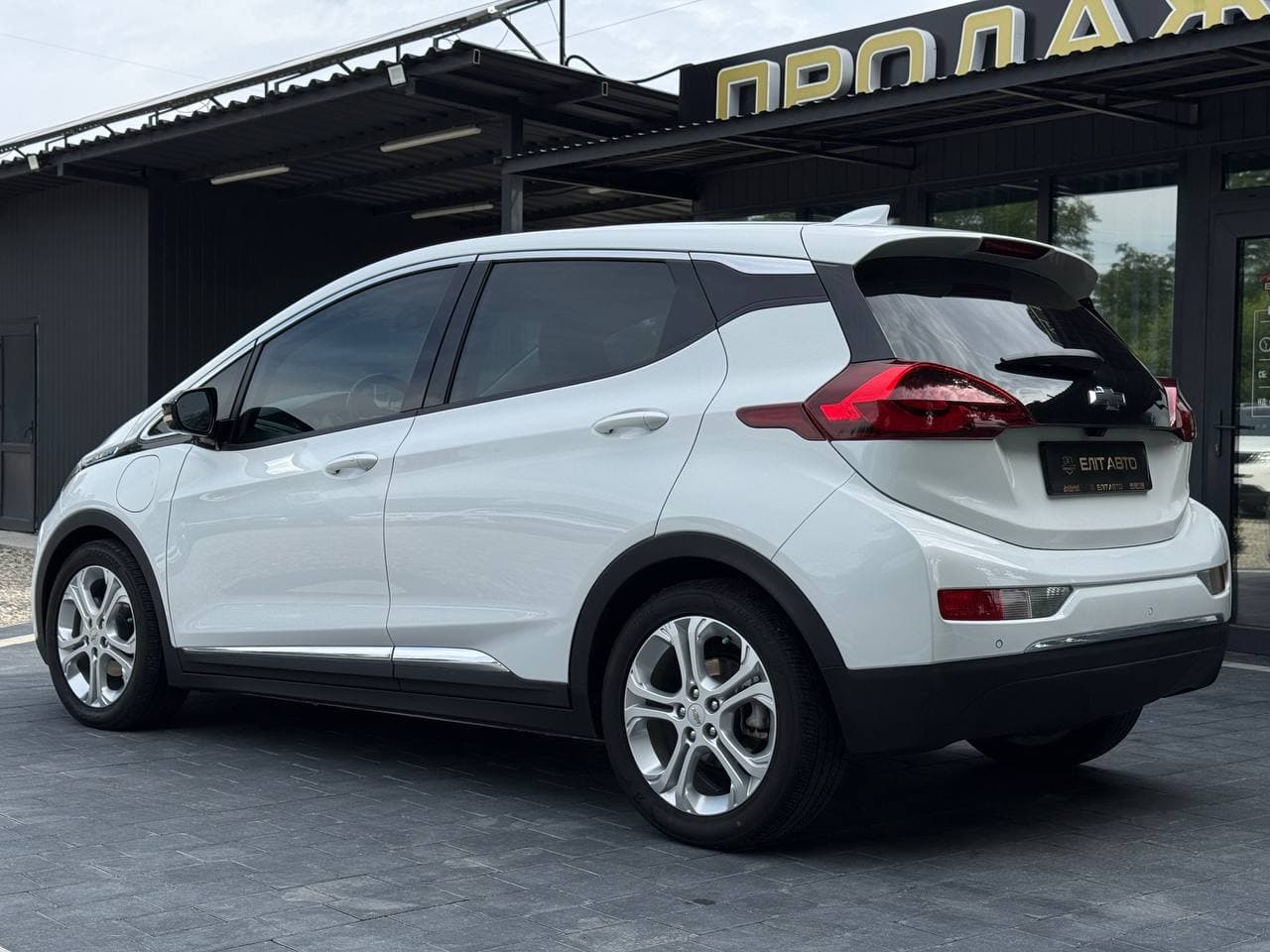 Chevrolet Bolt EV — фото 2