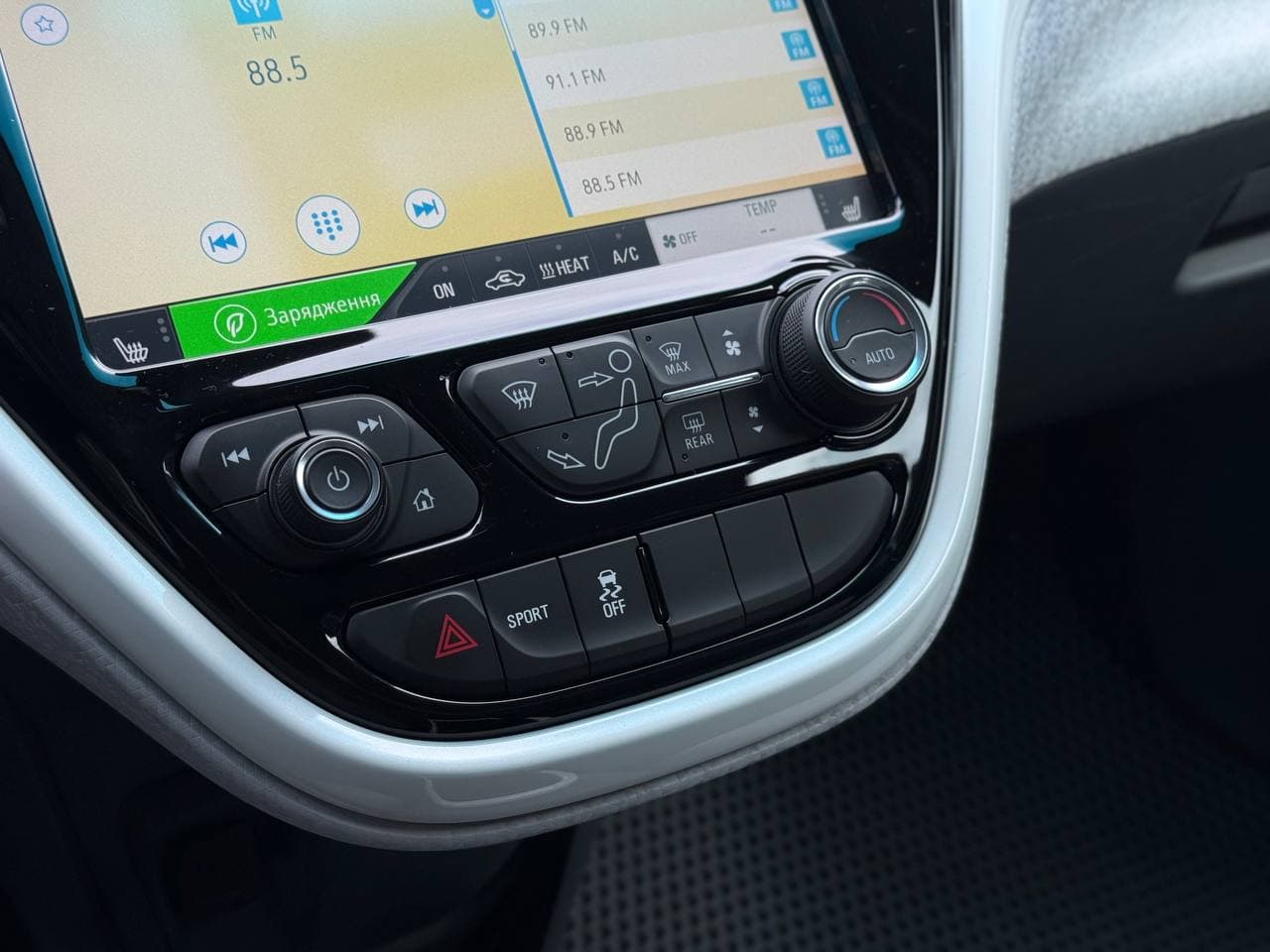 Chevrolet Bolt EV — фото 10