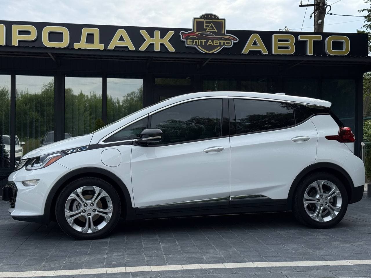 Chevrolet Bolt EV — фото 1