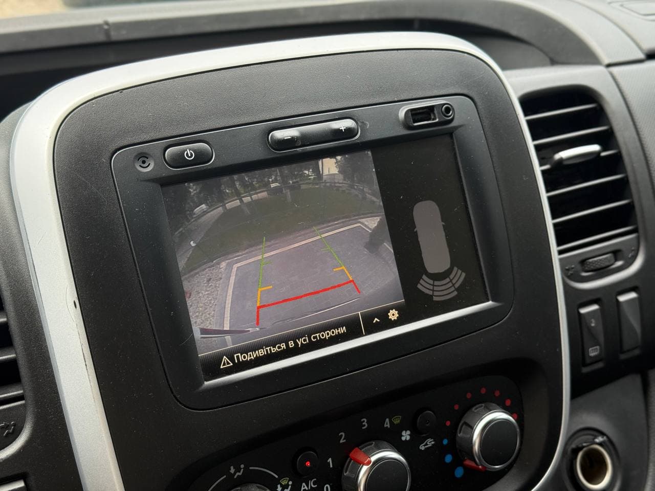 Renault Trafic — фото 16