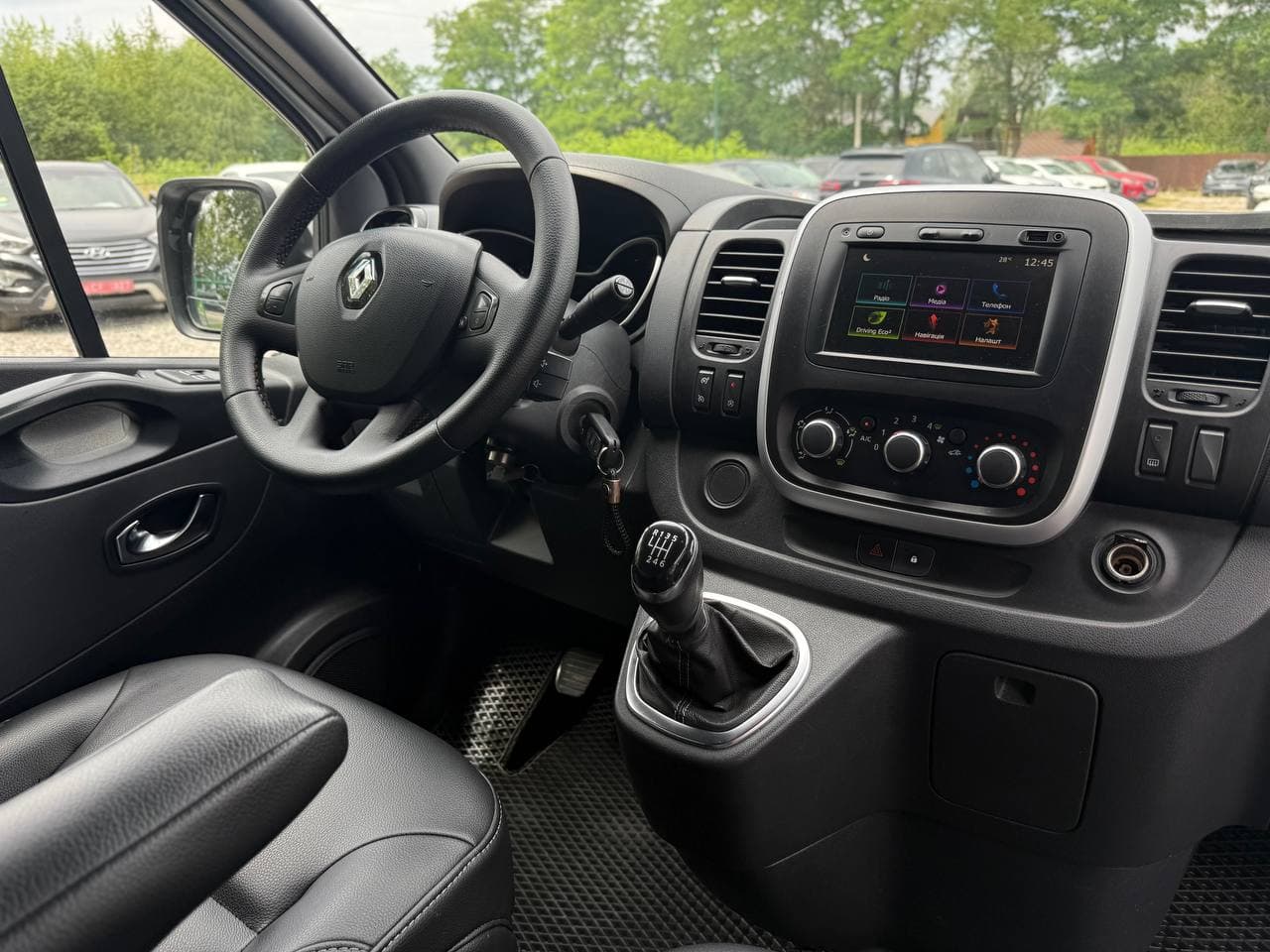 Renault Trafic — фото 8