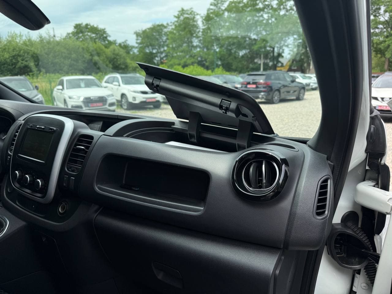 Renault Trafic — фото 11