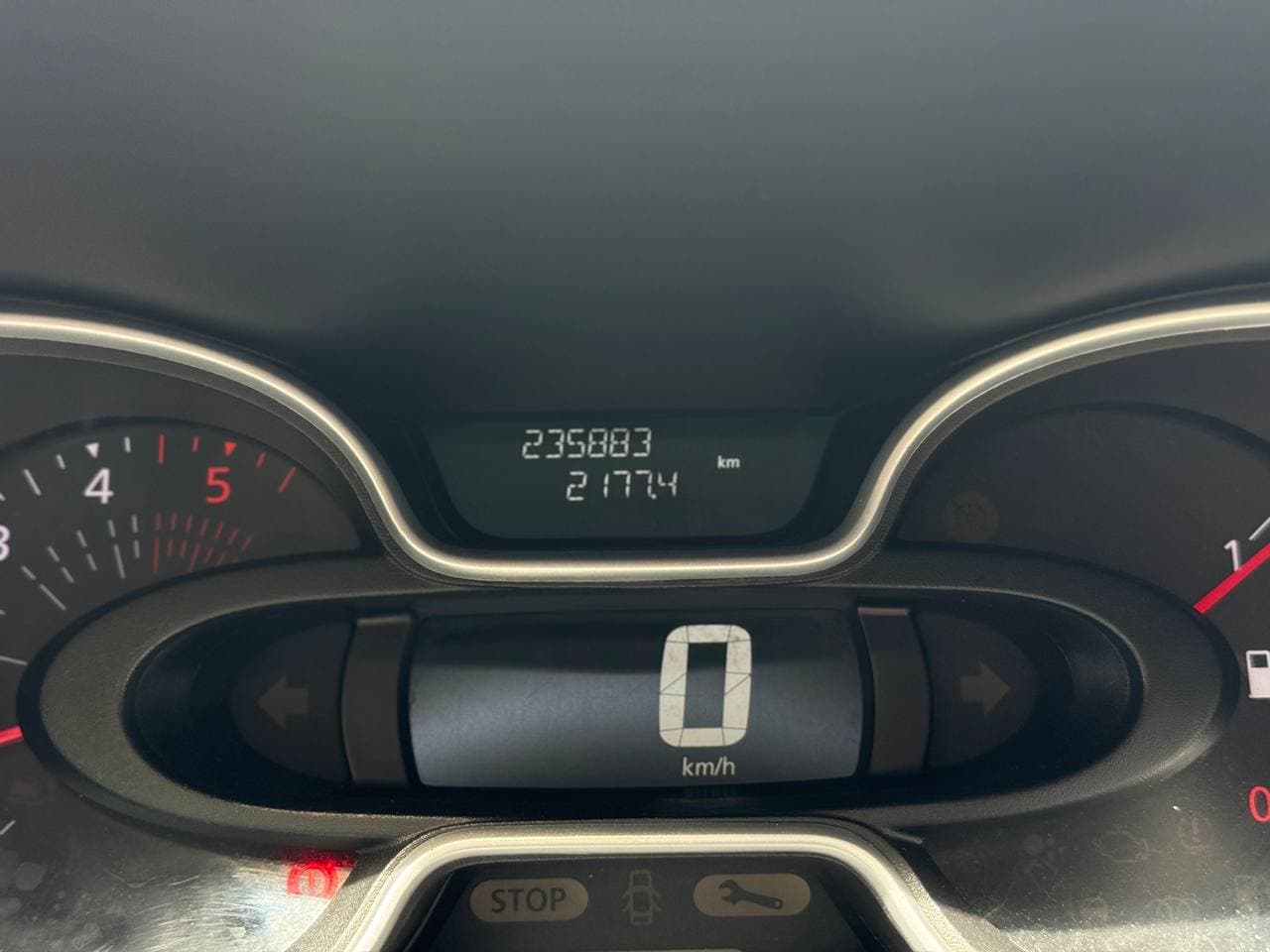 Renault Trafic — фото 19