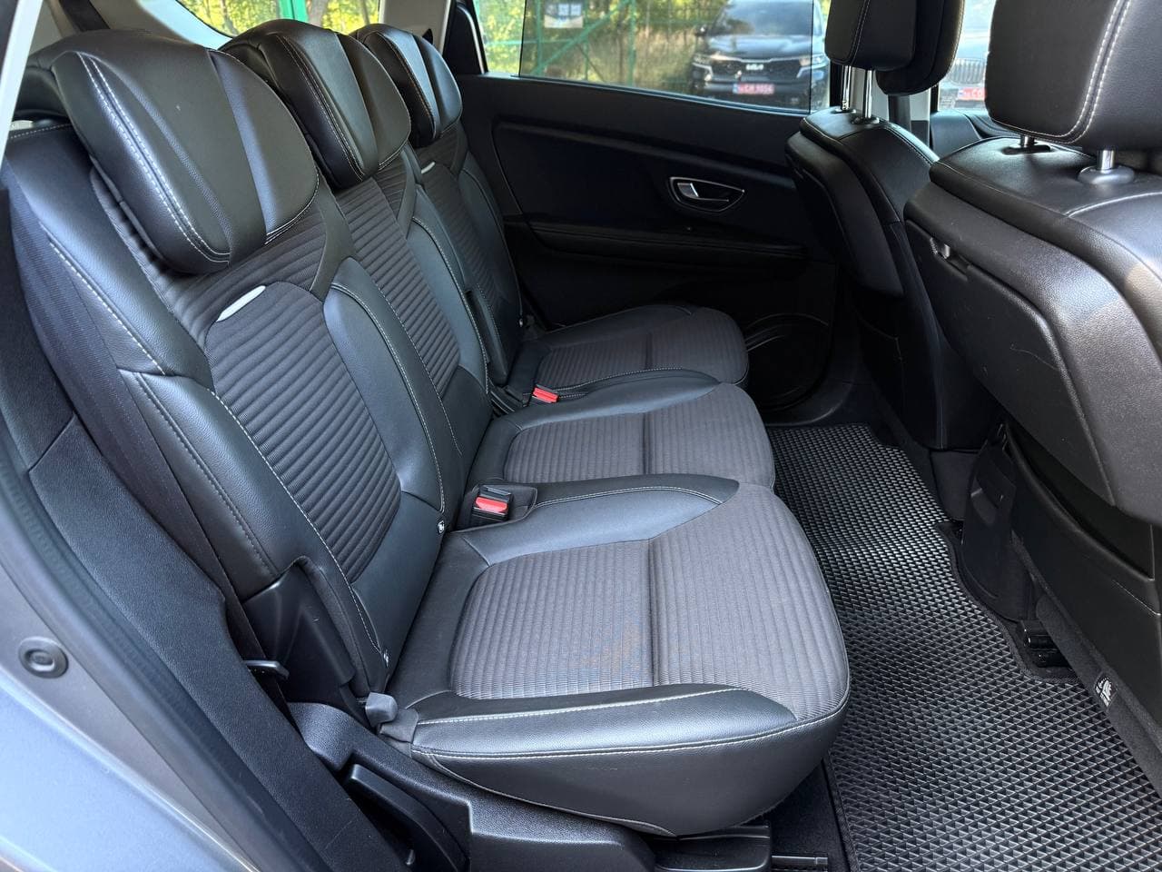 Renault Grand Scenic — фото 10