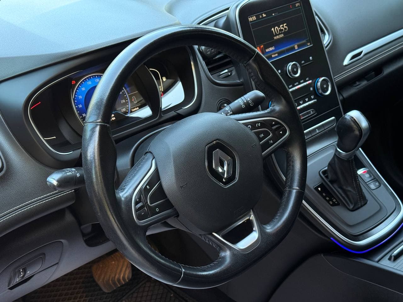 Renault Grand Scenic — фото 12