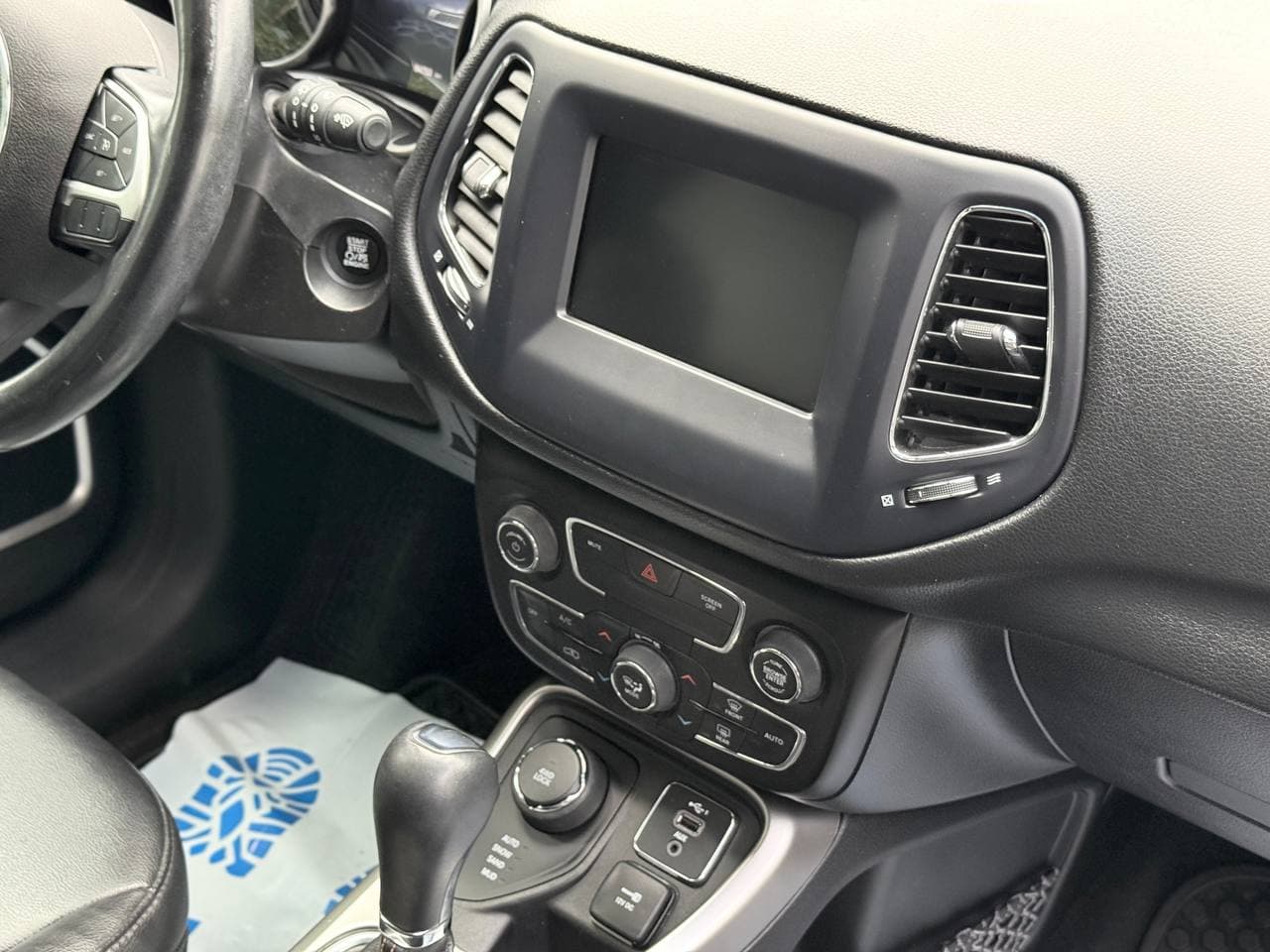 Jeep Compass — фото 8