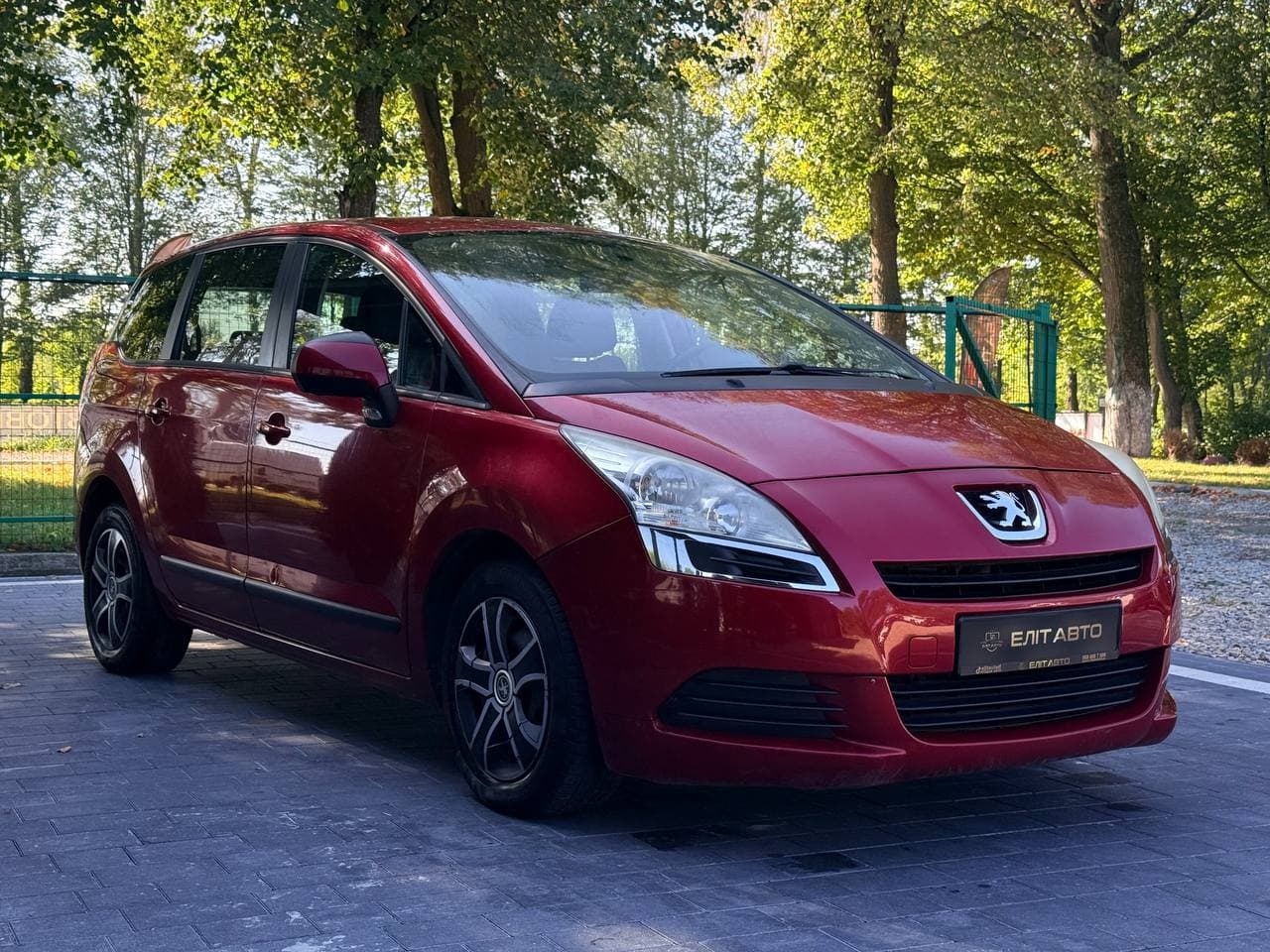 Peugeot 5008, 2011