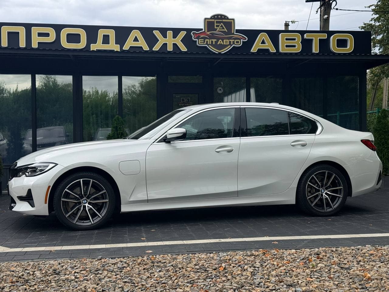 BMW 330e G20 Plug-in Hybrid — фото 5