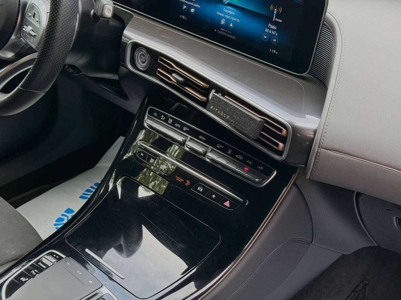 Mercedes EQC 400 AWD — фото 14
