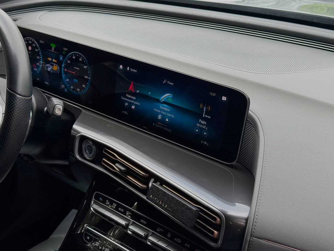 Mercedes EQC 400 AWD — фото 16