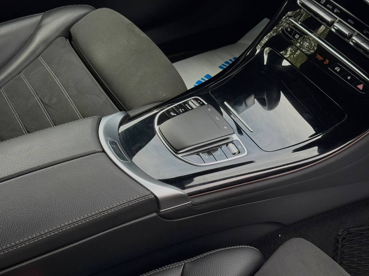 Mercedes EQC 400 AWD — фото 10