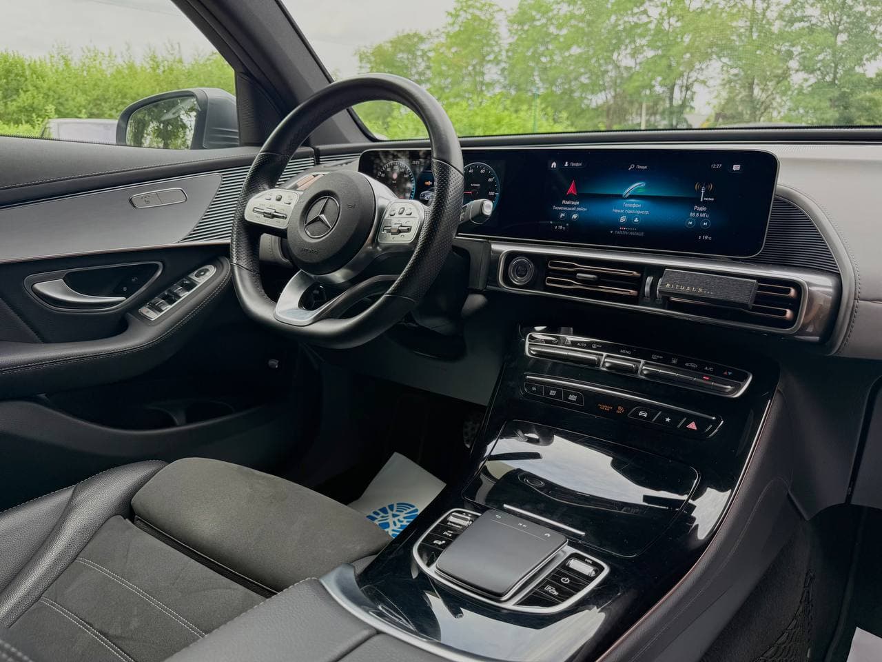 Mercedes EQC 400 AWD — фото 8