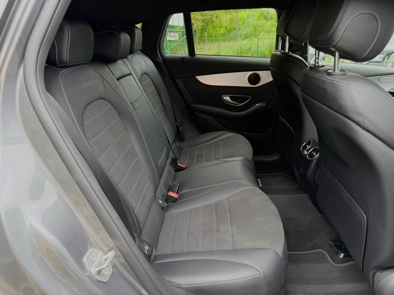 Mercedes EQC 400 AWD — фото 18