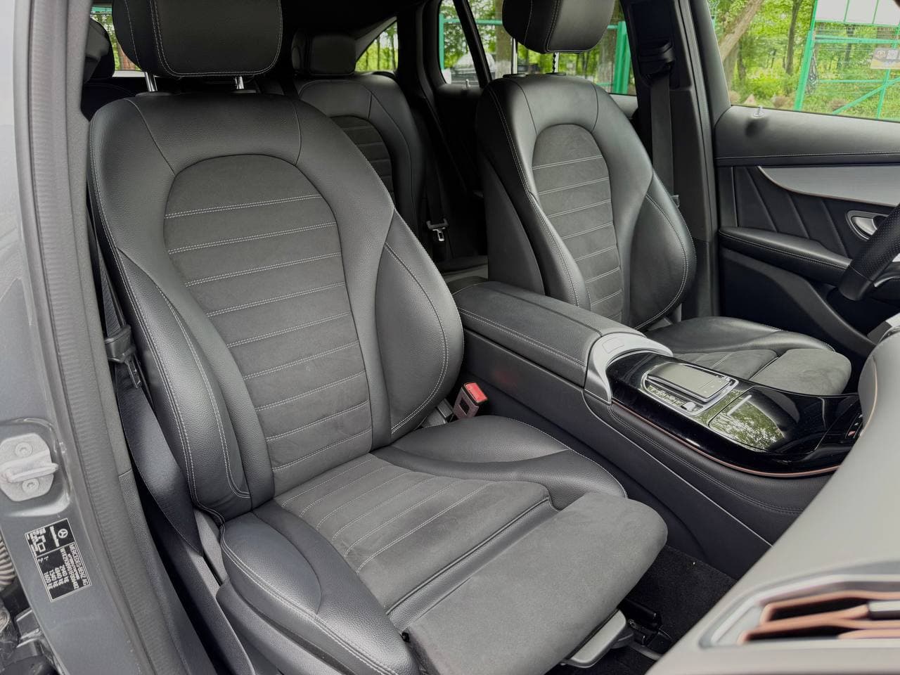 Mercedes EQC 400 AWD — фото 13