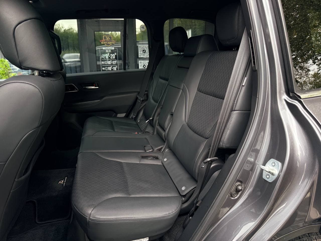 Toyota Land Cruiser 300 Premium — фото 11