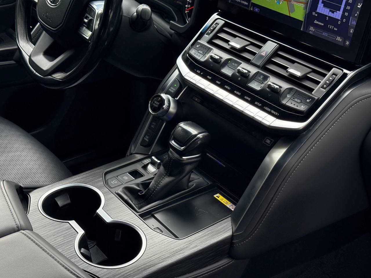 Toyota Land Cruiser 300 Premium — фото 17