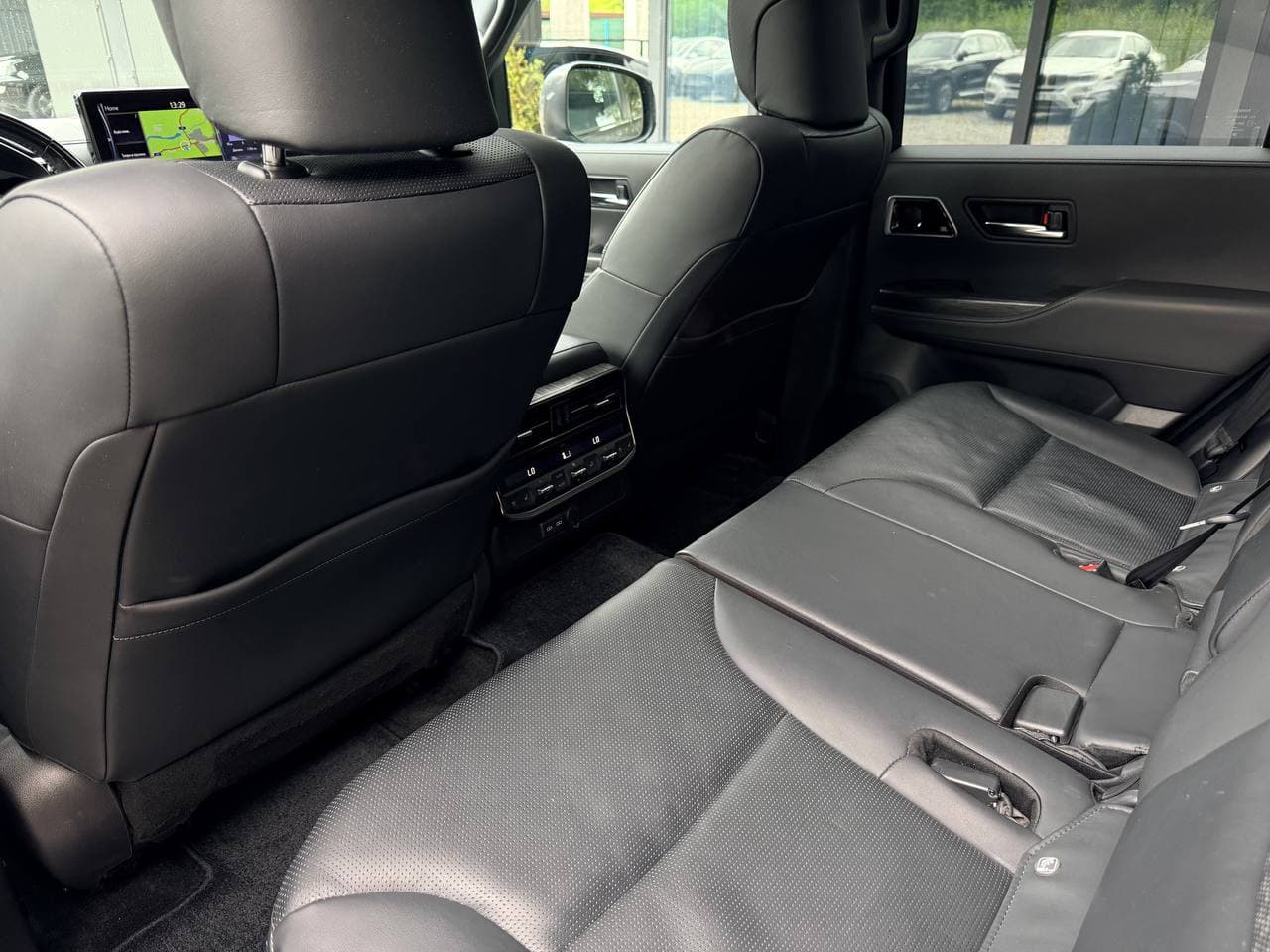 Toyota Land Cruiser 300 Premium — фото 12