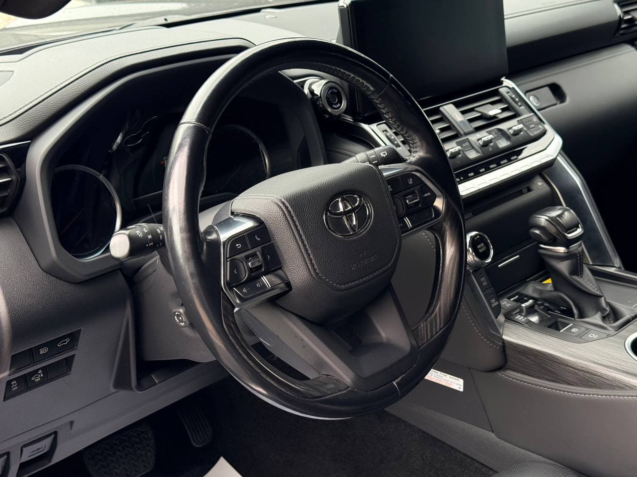 Toyota Land Cruiser 300 Premium — фото 27