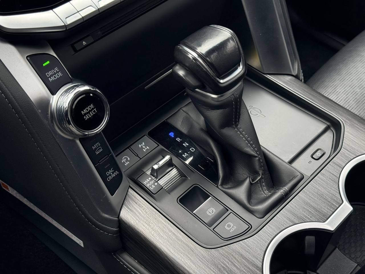 Toyota Land Cruiser 300 Premium — фото 32