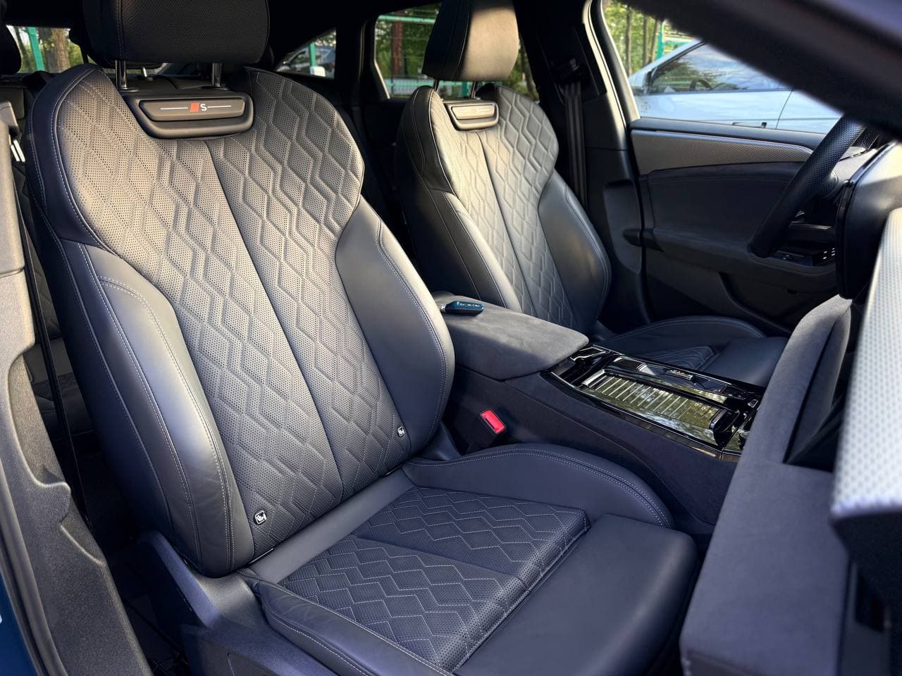 Audi A6 Sportback E-tron — фото 15