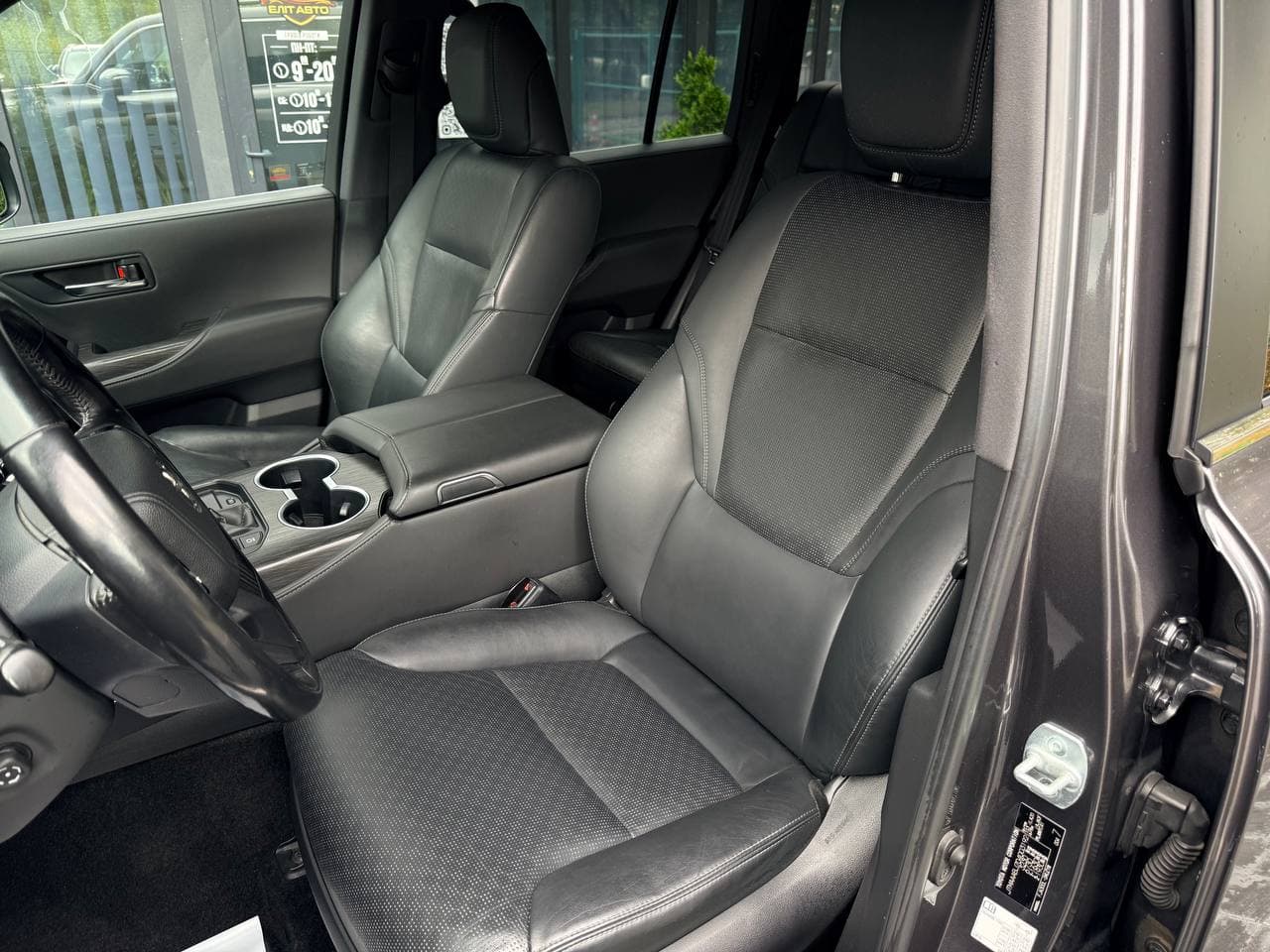 Toyota Land Cruiser 300 Premium — фото 20