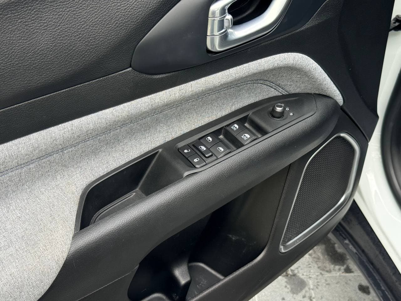 Jeep Compass — фото 18