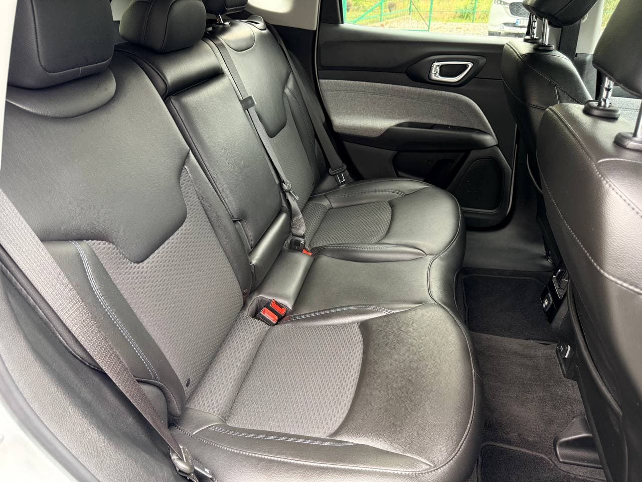Jeep Compass — фото 12