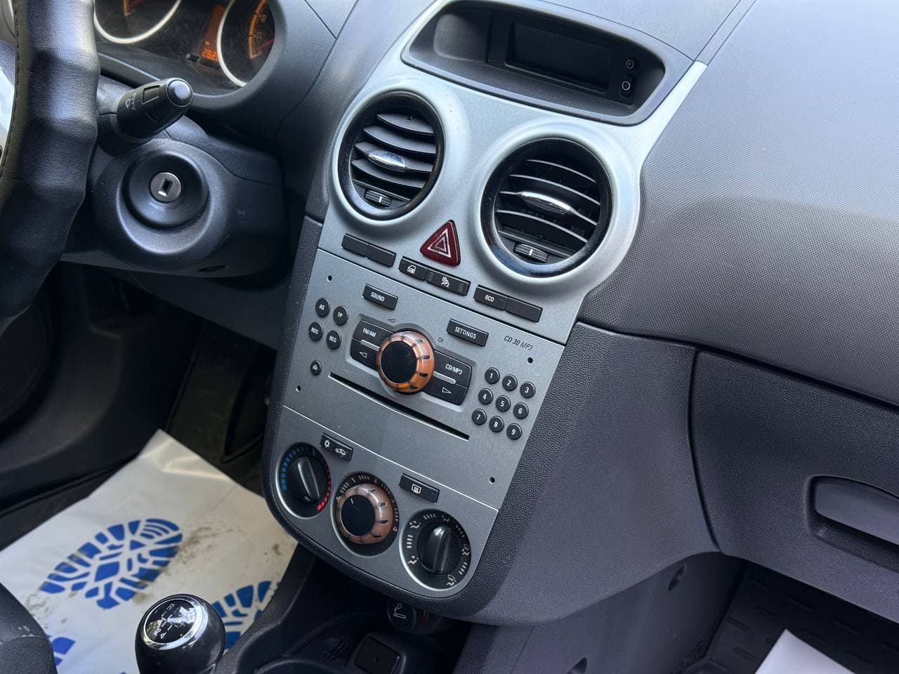 Opel Corsa — фото 10