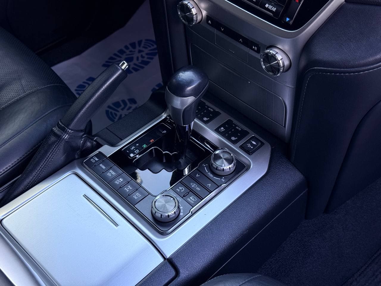 Toyota Land Cruiser 200 Executive Lounge — фото 18
