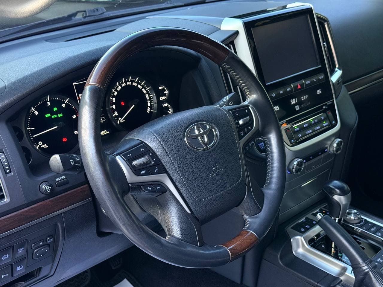 Toyota Land Cruiser 200 Executive Lounge — фото 14