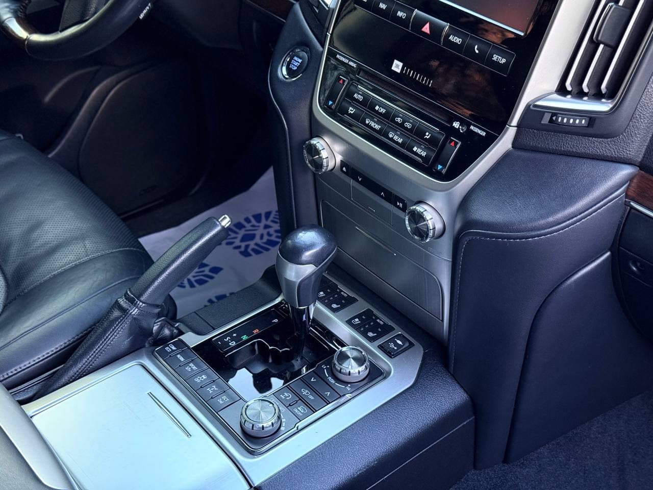 Toyota Land Cruiser 200 Executive Lounge — фото 17