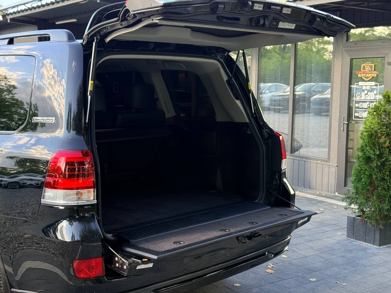 Toyota Land Cruiser 200 Executive Lounge — фото 36
