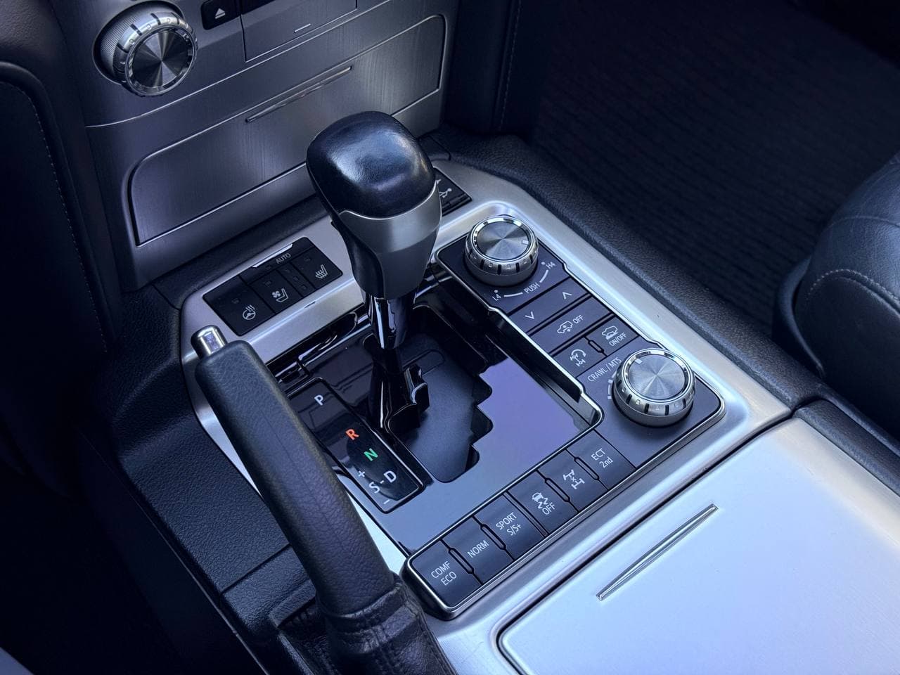 Toyota Land Cruiser 200 Executive Lounge — фото 25