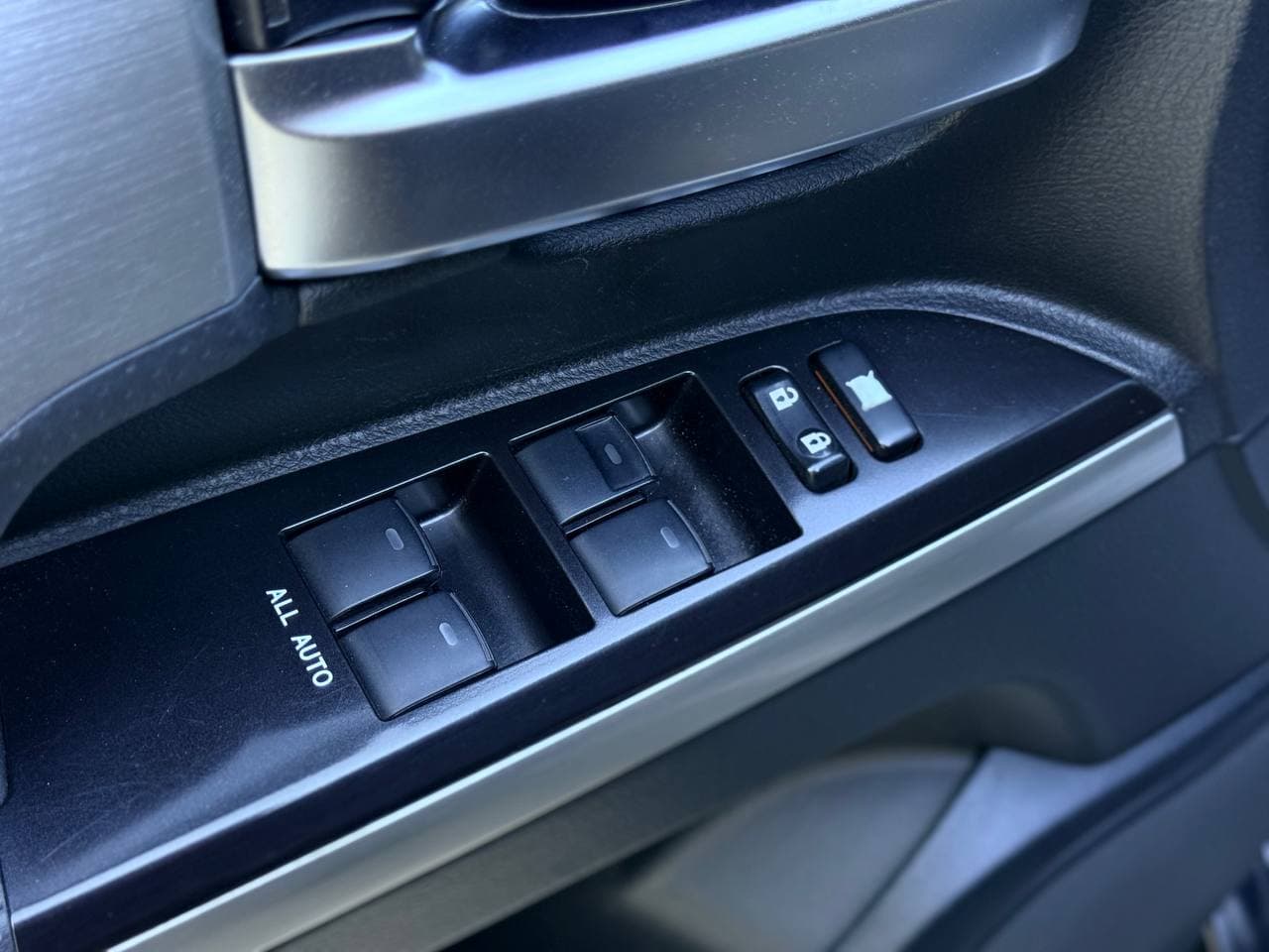 Toyota Land Cruiser 200 Executive Lounge — фото 22